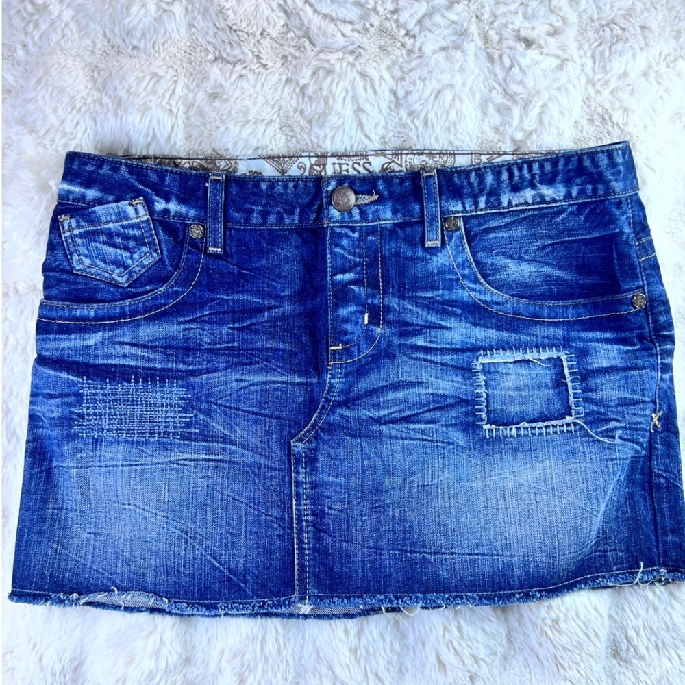 Guess Jeans Los Angeles 1981 Distressed Patchwork Denim Mini Skirt Size 31. A19